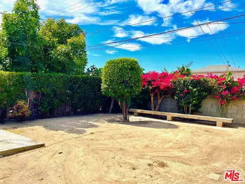Exterior - 823 W 131st St, Compton, CA 90222 photo 3 of 5