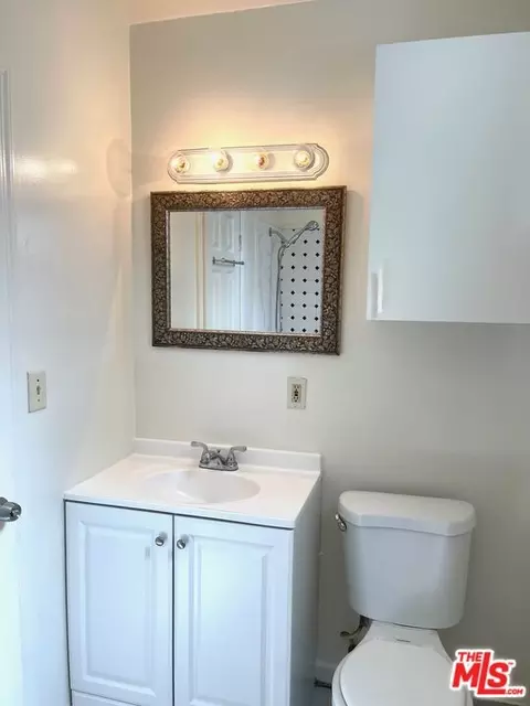 Bath - 823 W 131st St, Compton, CA 90222 photo 1 of 2