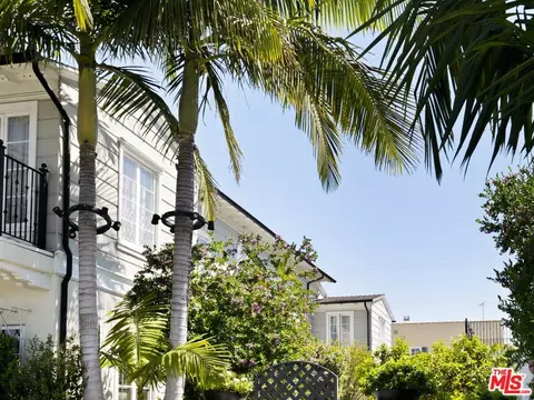 124 N Flores St, Los Angeles, CA 90048