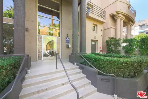 640 W 4th St #402, Long Beach, CA 90802