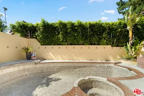 Exterior - 1437 E Mountain St, Glendale, CA 91207 photo 7 of 8