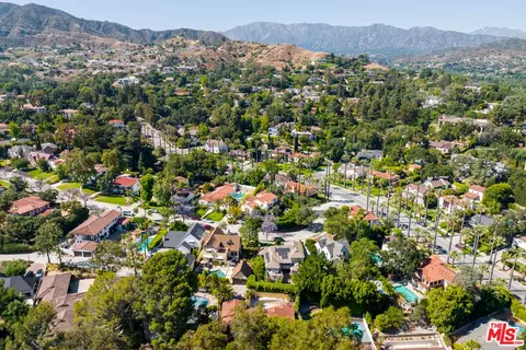 View/Area - 1437 E Mountain St, Glendale, CA 91207 photo 5 of 7