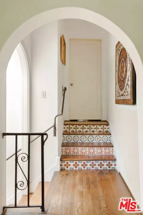 Entry Way - 1437 E Mountain St, Glendale, CA 91207 photo 4 of 4