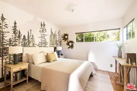 Bedroom - 1035 Alcalde Dr, Glendale, CA 91207 photo 4 of 5