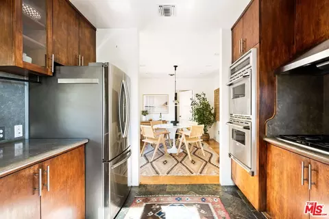Kitchen - 1035 Alcalde Dr, Glendale, CA 91207 photo 4 of 7