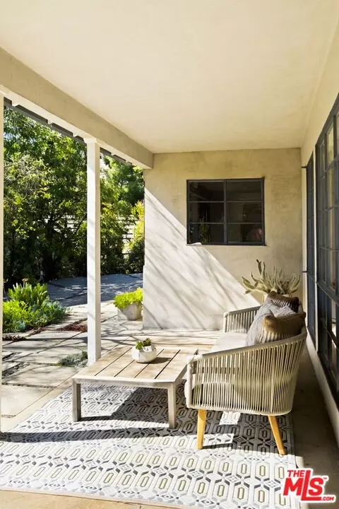 Exterior - 1035 Alcalde Dr, Glendale, CA 91207 photo 4 of 10