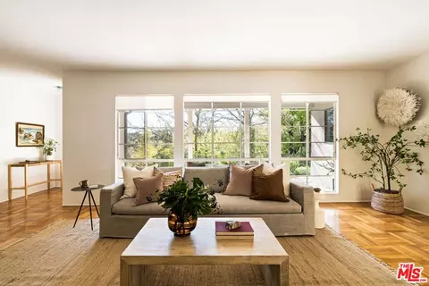 Living - 1035 Alcalde Dr, Glendale, CA 91207 photo 3 of 7