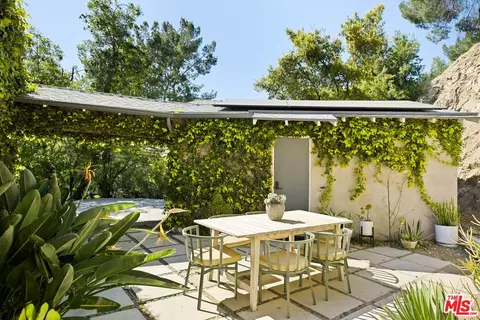 Exterior - 1035 Alcalde Dr, Glendale, CA 91207 photo 8 of 10
