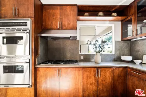Kitchen - 1035 Alcalde Dr, Glendale, CA 91207 photo 3 of 7