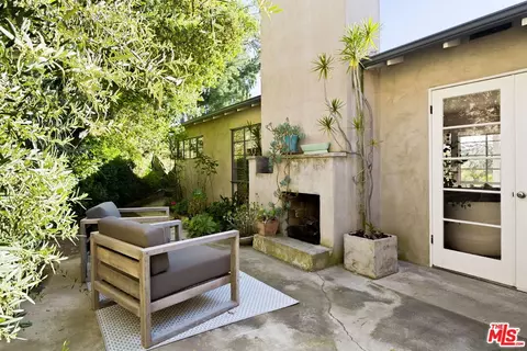 Exterior - 1035 Alcalde Dr, Glendale, CA 91207 photo 5 of 10
