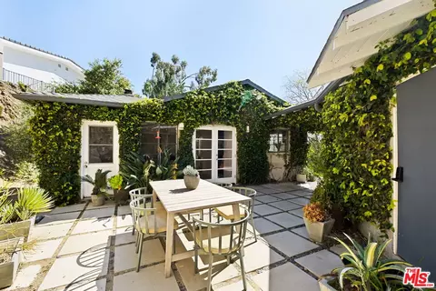 Exterior - 1035 Alcalde Dr, Glendale, CA 91207 photo 7 of 10
