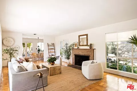 Living - 1035 Alcalde Dr, Glendale, CA 91207 photo 1 of 7