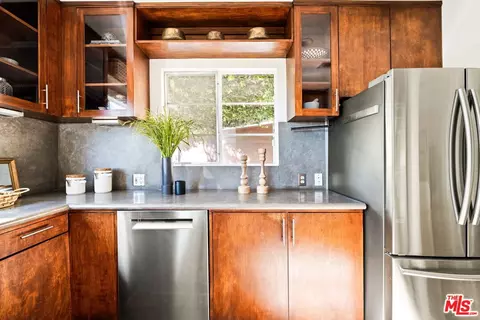 Kitchen - 1035 Alcalde Dr, Glendale, CA 91207 photo 5 of 7