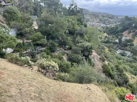 8354 Utica Dr, Los Angeles, CA 90046