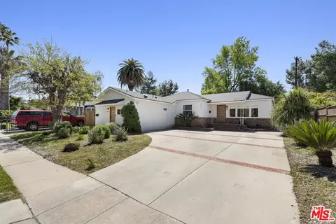 19016 Bessemer St, Tarzana, CA 91335