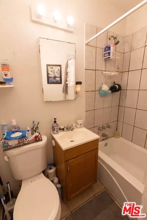 Bath - 2010 W Spring St, Long Beach, CA 90810 photo 3 of 3