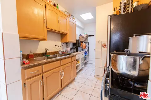 Kitchen - 2010 W Spring St, Long Beach, CA 90810 photo 3 of 4