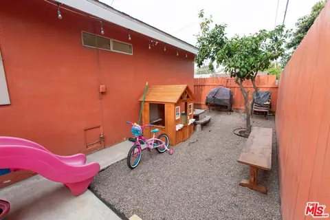 Exterior - 2010 W Spring St, Long Beach, CA 90810 photo 8 of 9