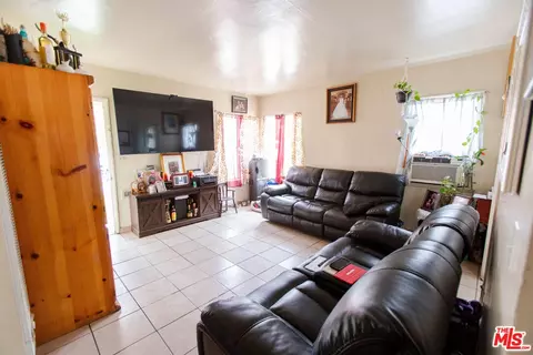 Living - 2010 W Spring St, Long Beach, CA 90810 photo 4 of 5