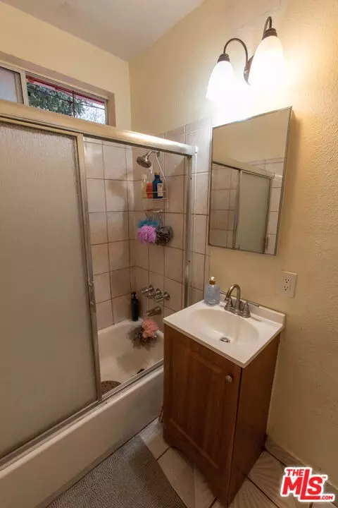 Bath - 2010 W Spring St, Long Beach, CA 90810 photo 1 of 3