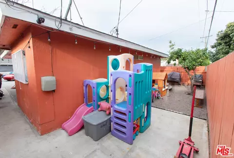 Exterior - 2010 W Spring St, Long Beach, CA 90810 photo 7 of 9