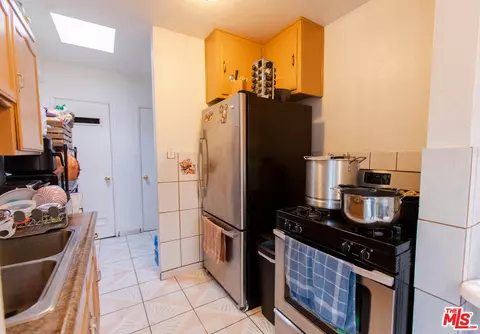 Kitchen - 2010 W Spring St, Long Beach, CA 90810 photo 2 of 4