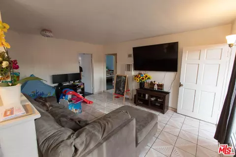 Living - 2010 W Spring St, Long Beach, CA 90810 photo 3 of 5