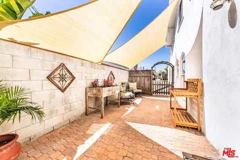 Exterior - 918 N Maple St, Burbank, CA 91505 photo 8 of 10