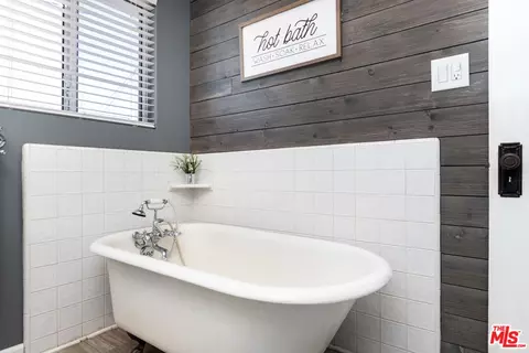 Bath - 918 N Maple St, Burbank, CA 91505 photo 3 of 3