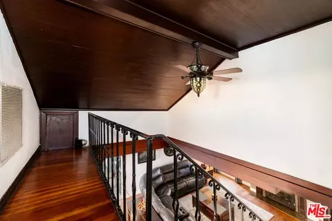 Entry Way - 918 N Maple St, Burbank, CA 91505 photo 2 of 2