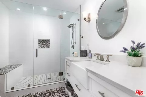 Bath - 918 N Maple St, Burbank, CA 91505 photo 1 of 3
