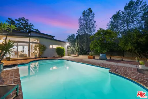 1445 Bonnell Dr, Topanga, CA 90290