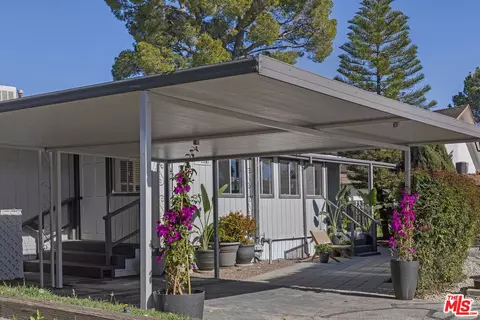1300 Zuni Ln, Topanga, CA 90290