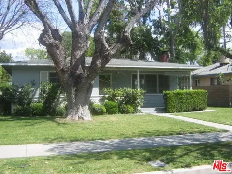 6806 Chimineas Ave, Reseda, CA 91335