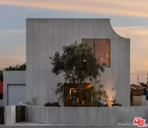4035 Beethoven St, Los Angeles, CA 90066