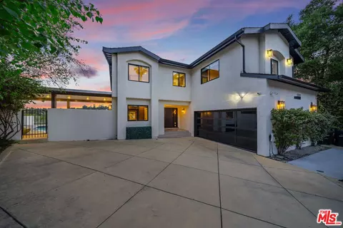 3352 Dona Rosa Dr, Studio City, CA 91604