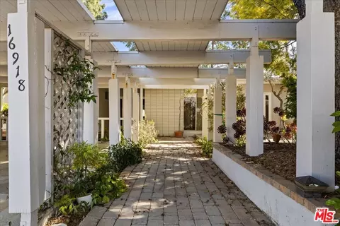 16918 Donna Ynez Ln, Pacific Palisades, CA 90272