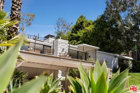 21115 Dumetz Rd, Woodland Hills, CA 91364