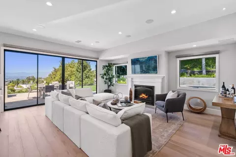 2920 Dona Susana Dr, Studio City, CA 91604