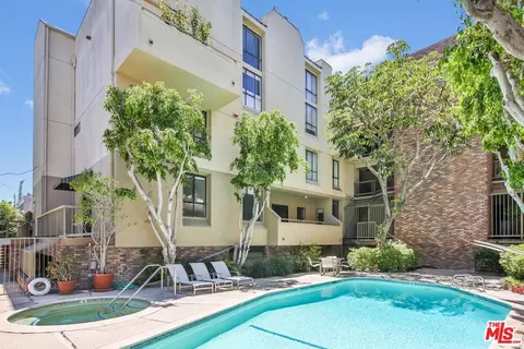720 Huntley Dr #105, West Hollywood, CA 90069
