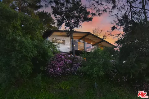 21584 Arcos Dr, Woodland Hills, CA 91364