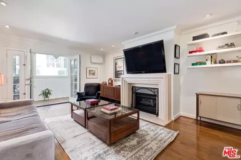 1124 N La Cienega Blvd #203, West Hollywood, CA 90069