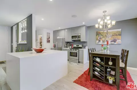 10707 S Camarillo St #112, North Hollywood, CA 91602