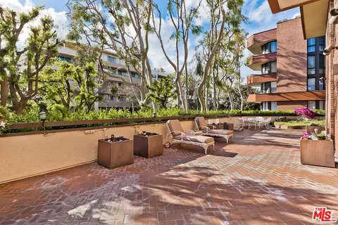 300 N Swall Dr #158, Beverly Hills, CA 90211