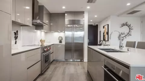 728 N Sweetzer Ave #213, West Hollywood, CA 90069