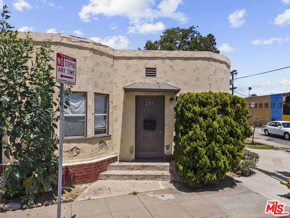 5161 W Jefferson Blvd