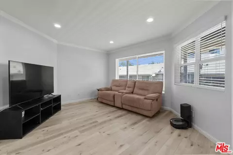 Living - 1244 E 3rd St #203, Long Beach, CA 90802 photo 2 of 4