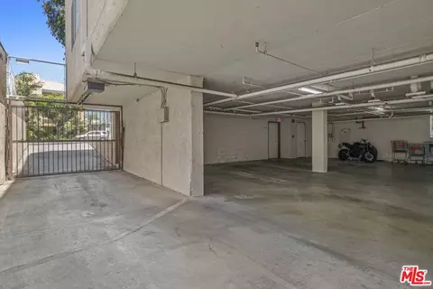 Exterior - 1244 E 3rd St #203, Long Beach, CA 90802 photo 6 of 6