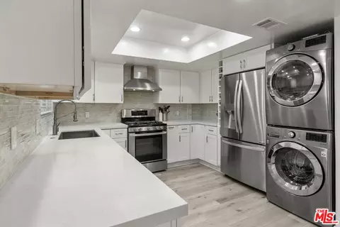 Kitchen - 1244 E 3rd St #203, Long Beach, CA 90802 photo 2 of 3