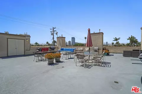 Exterior - 1244 E 3rd St #203, Long Beach, CA 90802 photo 3 of 6